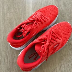 Brook’s Hyperion Tempo Women’s 8 (lightly used)